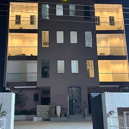 Fowaa Lux Bed & Breakfast Tema Exterior foto
